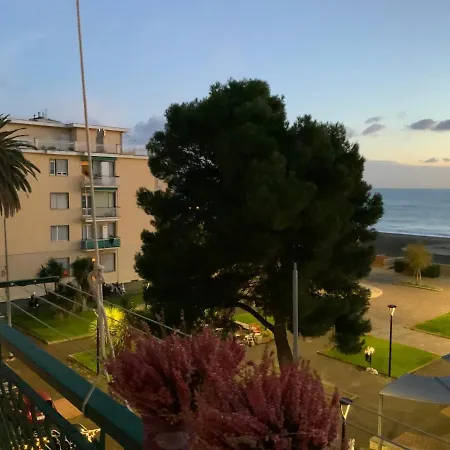 아파트 Un Camino In Riva Al Mare 리바 트리고소
