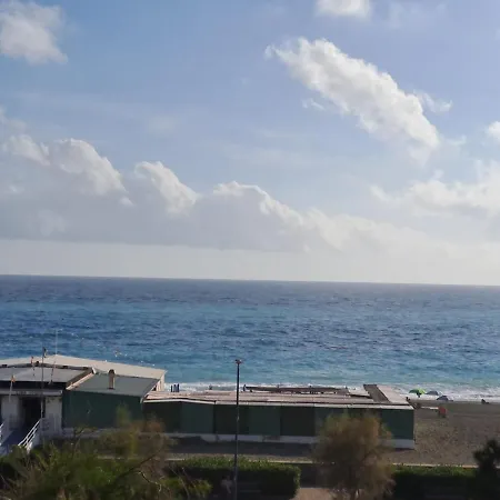 Un Camino In Riva Al Mare Apartamento